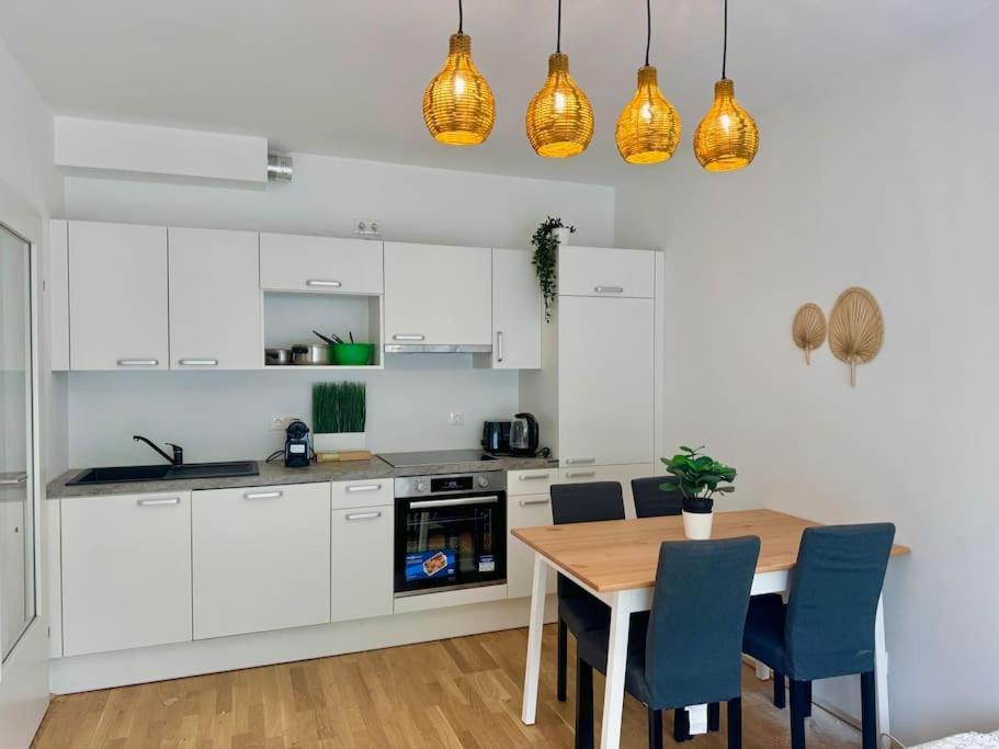 Rooftop Apartment With Balcony & Free Parking Виена Екстериор снимка